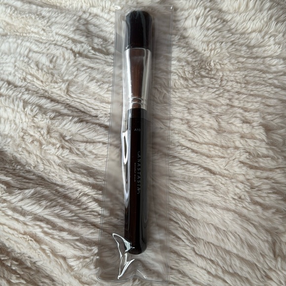 New Anastasia Beverly Hills PRO BRUSH. A19 blush brush - Picture 1 of 2